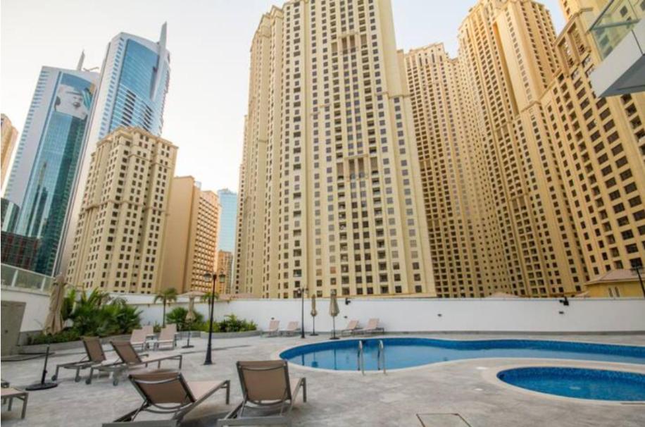 Bazén v ubytování Continental Tower - Luton Vacation homes, Dubai Marina - 15AB07 nebo v jeho okolí