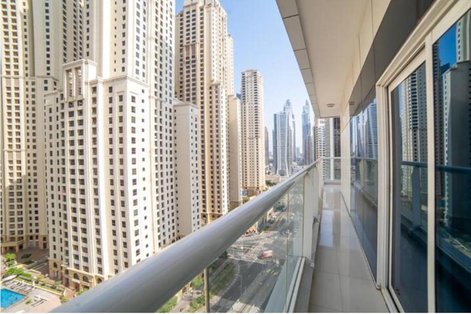 Nespecifikovaný výhled na destinaci Dubaj nebo výhled na město při pohledu z apartmánu