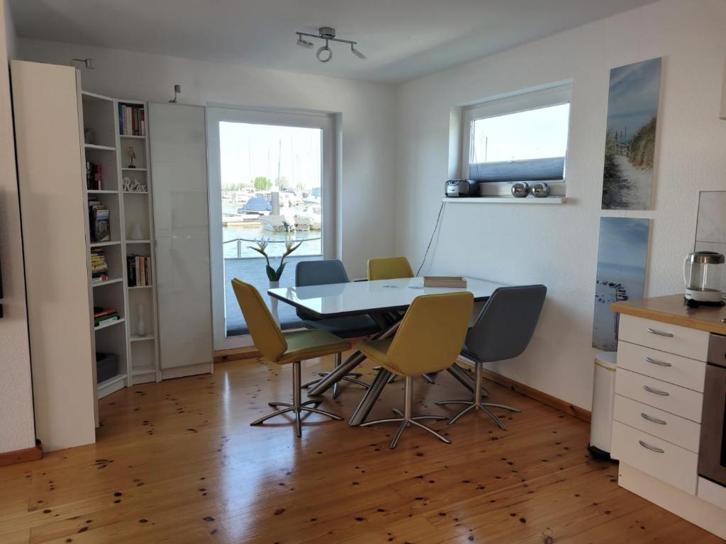 Kuchyň nebo kuchyňský kout v ubytování 4 Sterne Dtv Floating House