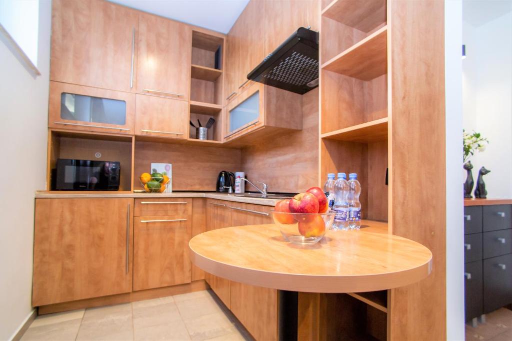 Kuchyňa alebo kuchynka v ubytovaní Warsaw Apartments - Apartamenty Sadyba