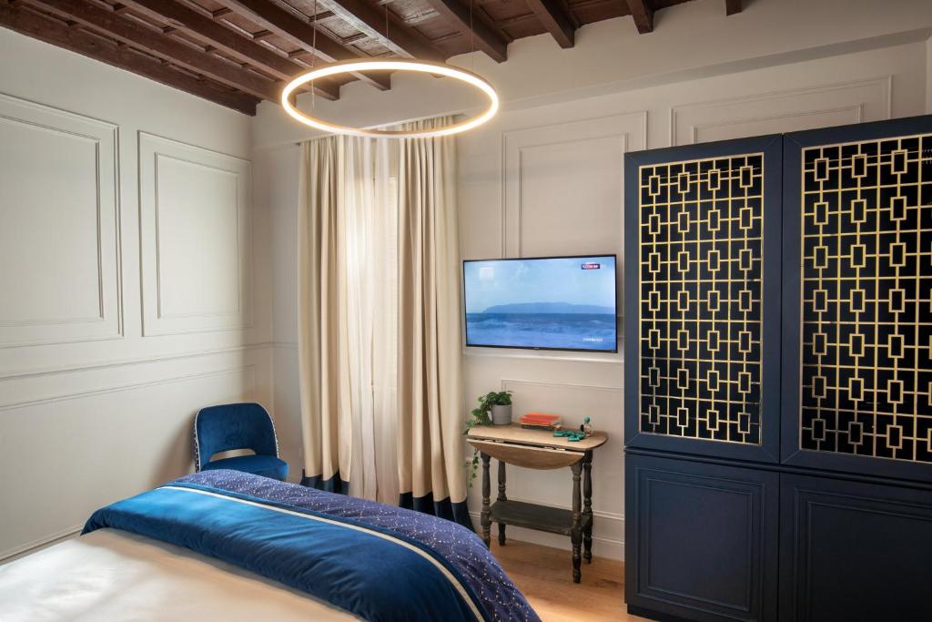 A bed or beds in a room at Garden Palace