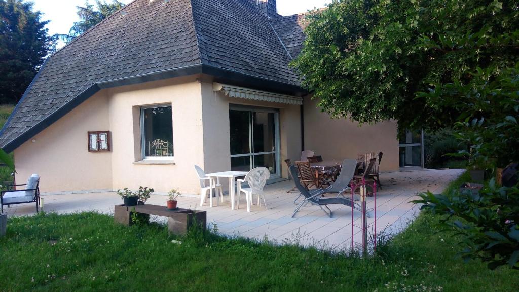 Vonkajšia záhrada v ubytovaní Chambres d'hotes La Combette