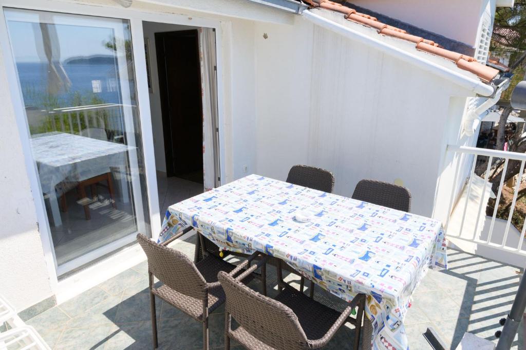 Balkón nebo terasa v ubytování Ratak House