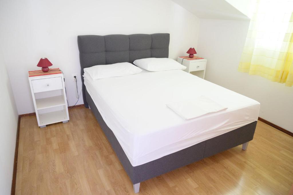 Postel nebo postele na pokoji v ubytování Ratak House