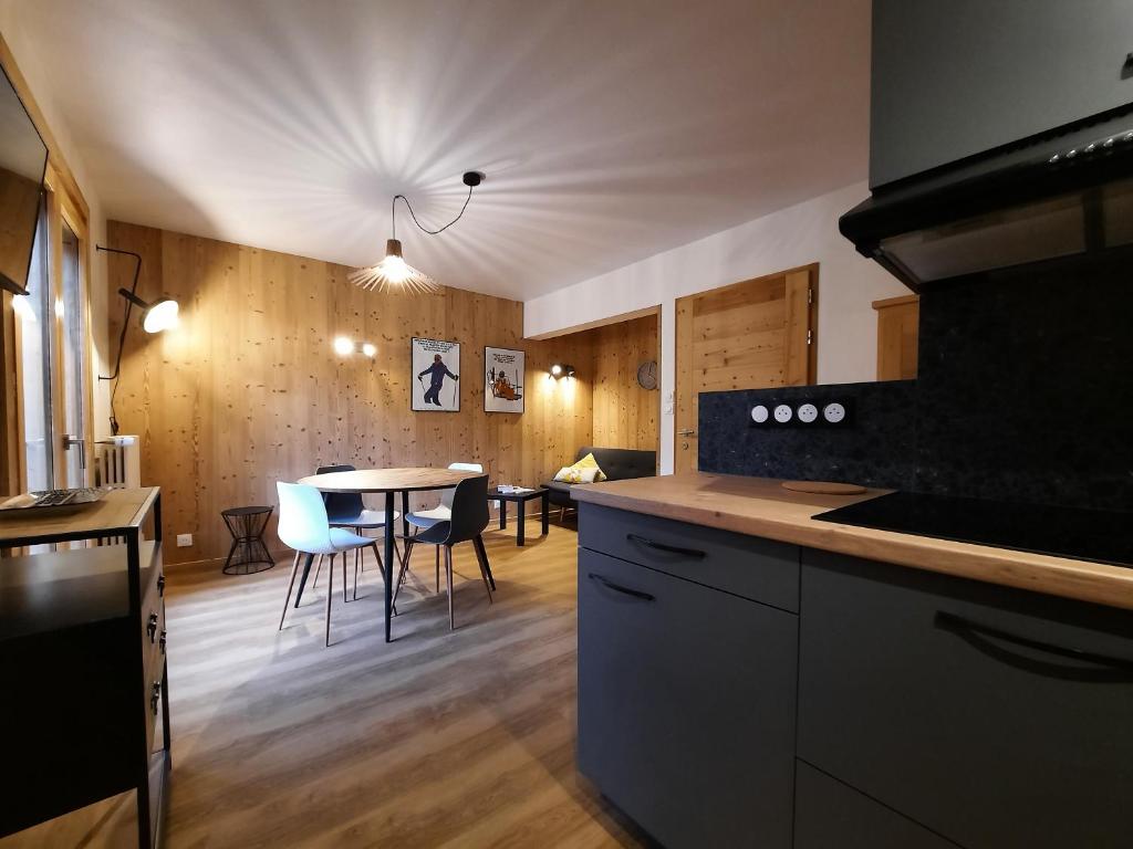 Kuchyňa alebo kuchynka v ubytovaní Appartement Les 3 cols Morzine, 2 pièces, 2 personnes