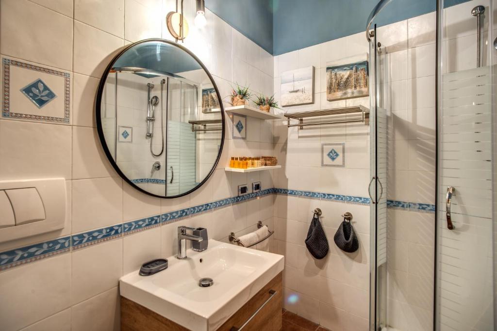 Kopalnica v nastanitvi Spanish Steps Miracle Suite