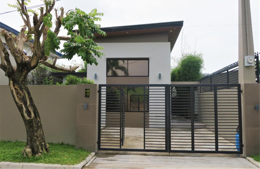 Mi Casa es tu Casa Vacation House - Three-Bedroom House