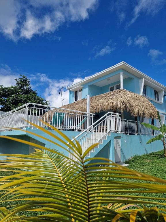 Balkón nebo terasa v ubytování Villa en bord de mer, vue mer au Diamant