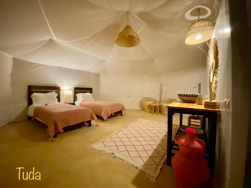 Postel nebo postele na pokoji v ubytování Tuda Luxury Camp