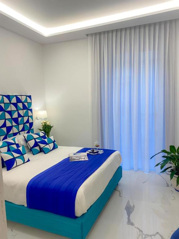 Postel nebo postele na pokoji v ubytování Sorrento Lux Suite
