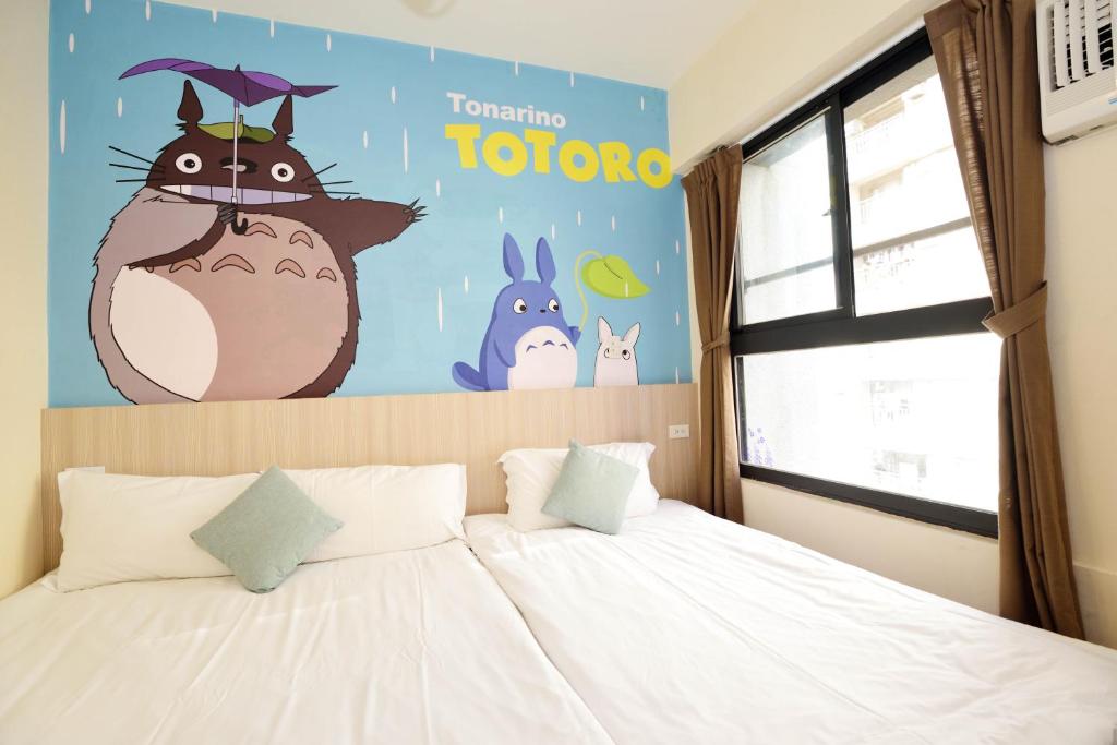 a bedroom with a bed with a mural of a cat at Taichung FJ Victoria in Taichung
