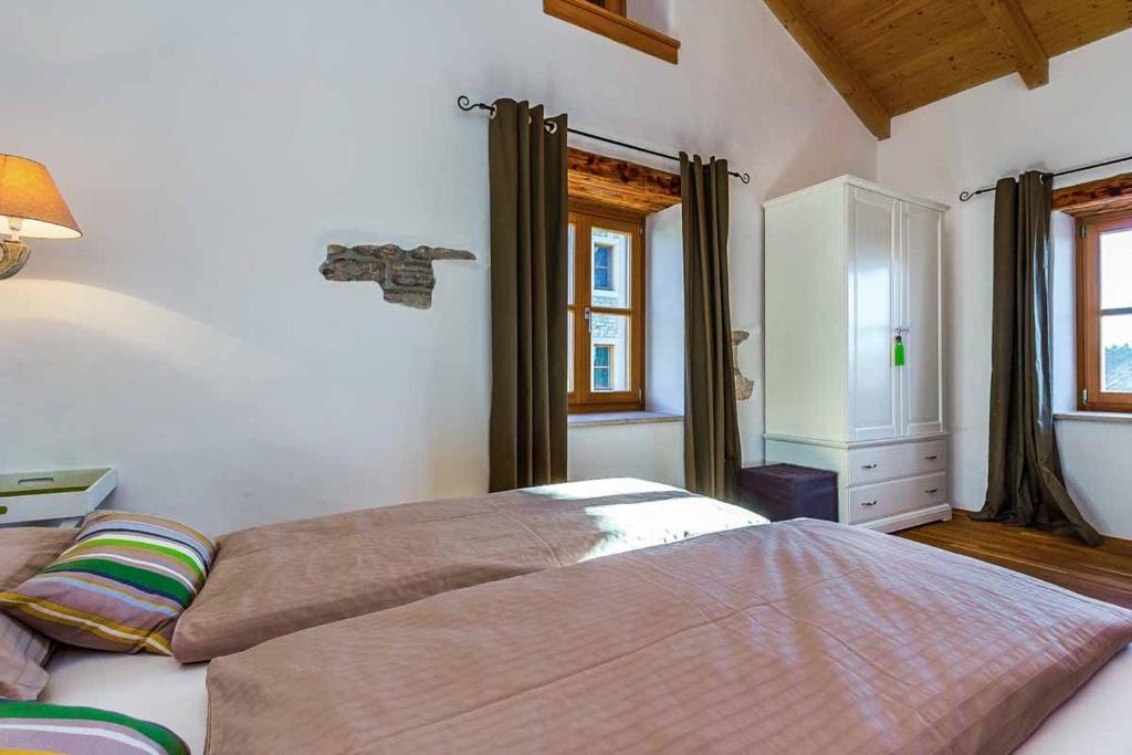 Łóżko lub łóżka w pokoju w obiekcie Villa Perla Sisan