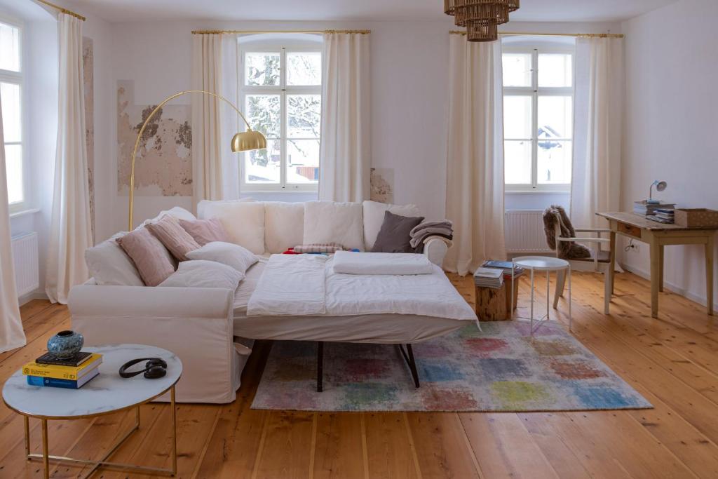 A seating area at Alter Pfarrhof Egg