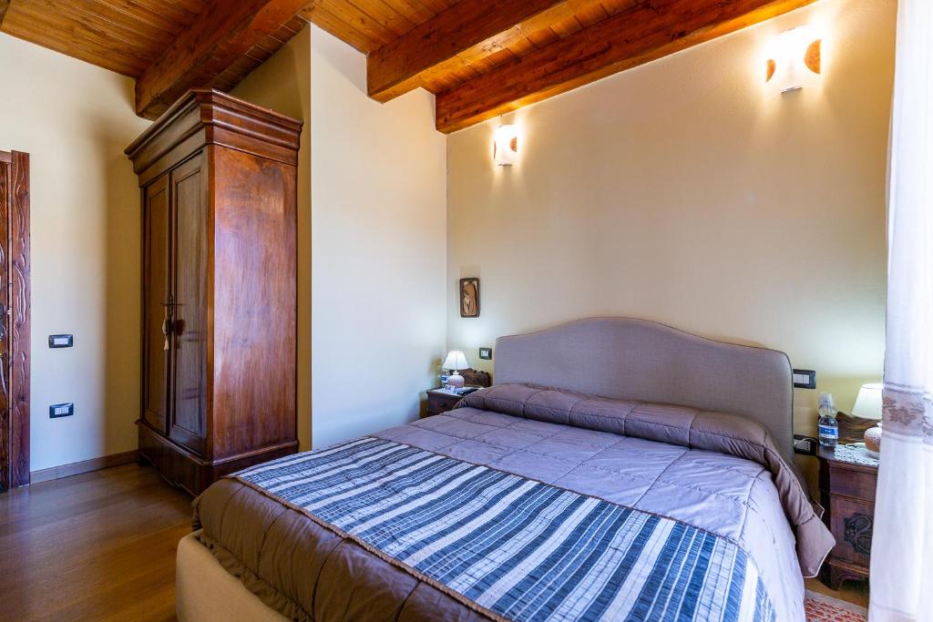 Letto o letti in una camera di Affittacamere Is Coronas