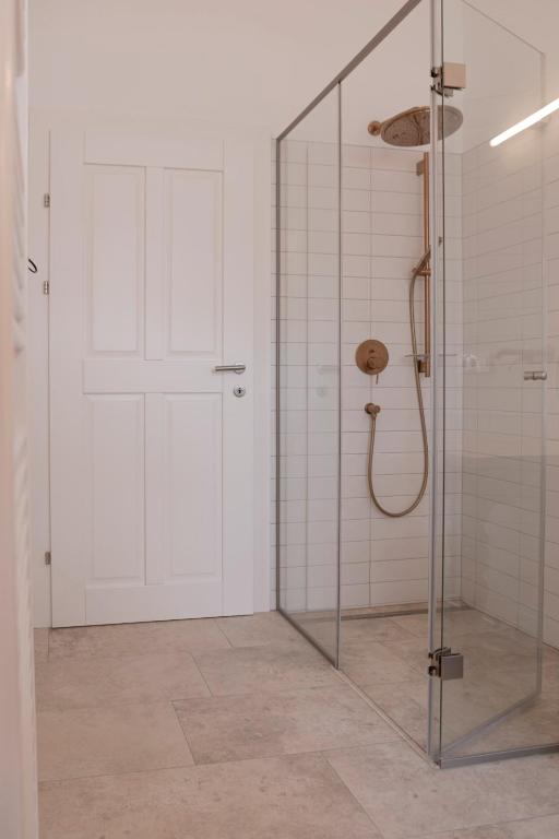 A bathroom at Alter Pfarrhof Egg