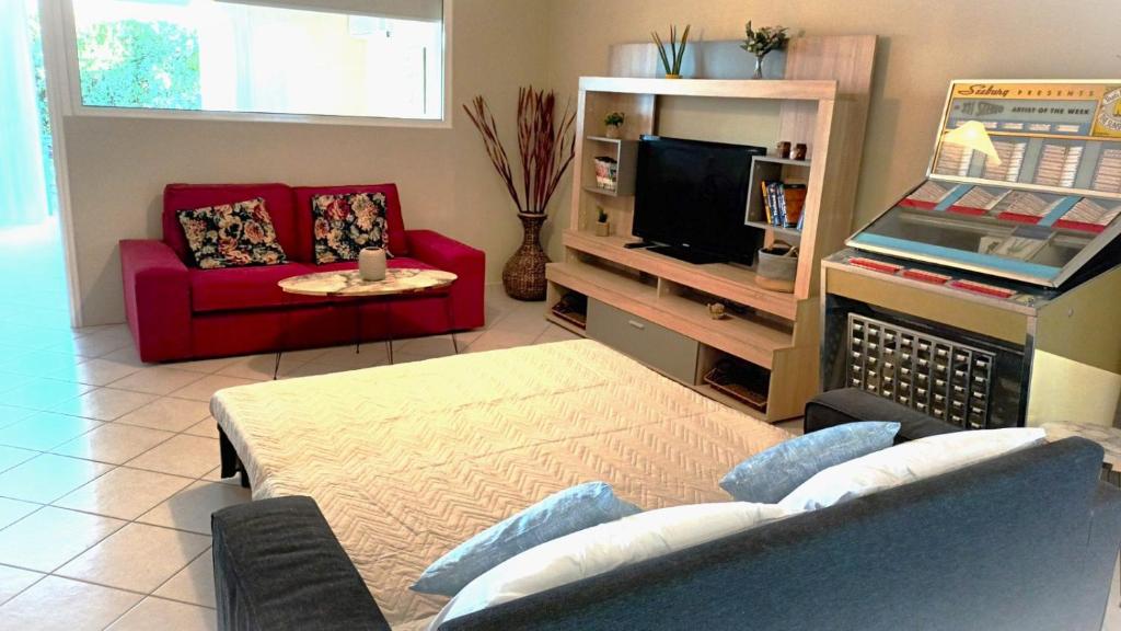 A television and/or entertainment centre at Apartment MARE CALMO by the sea.
