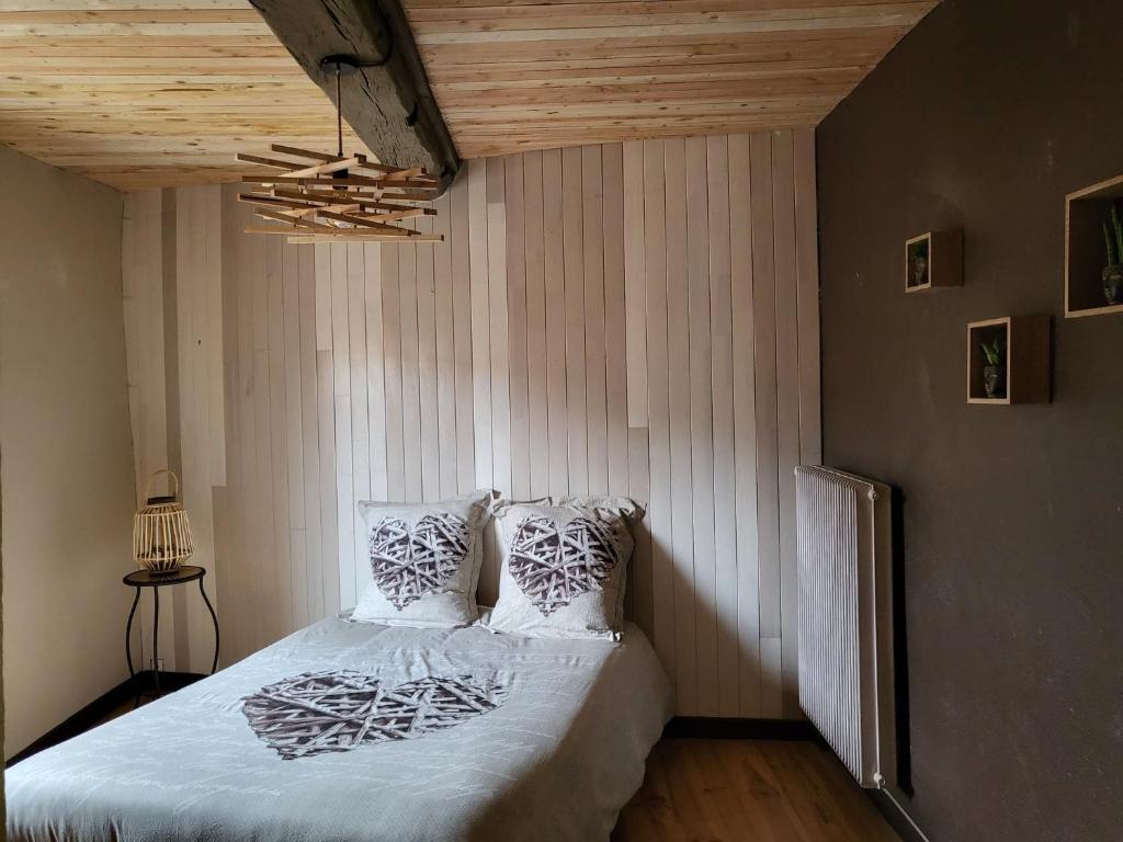 Postel nebo postele na pokoji v ubytování La Boriette du Rougier