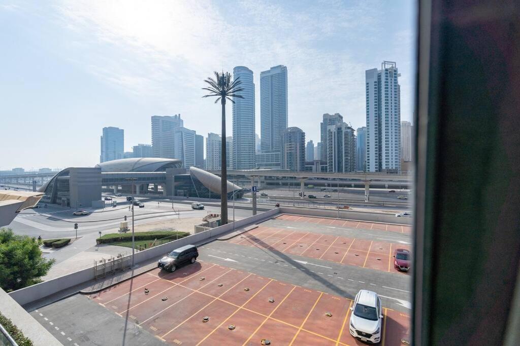 Fotografie z fotogalerie ubytování Cool studio near to all you need in JLT v Dubaji