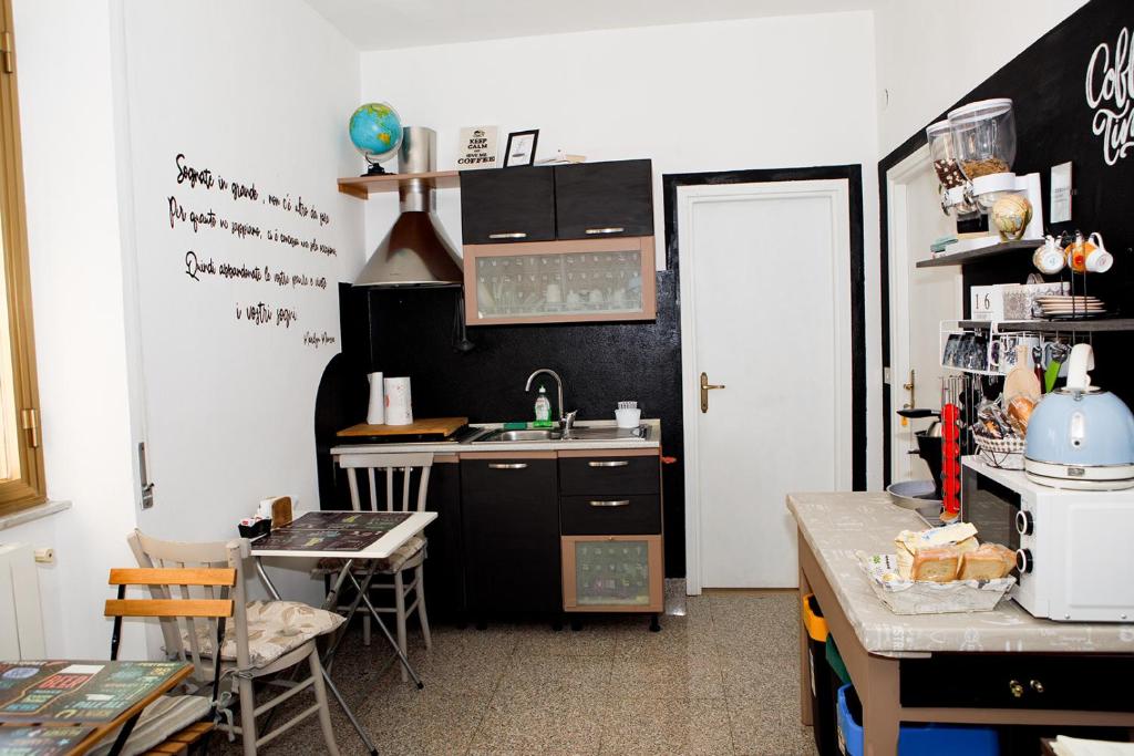 A kitchen or kitchenette at Santu Bustianu