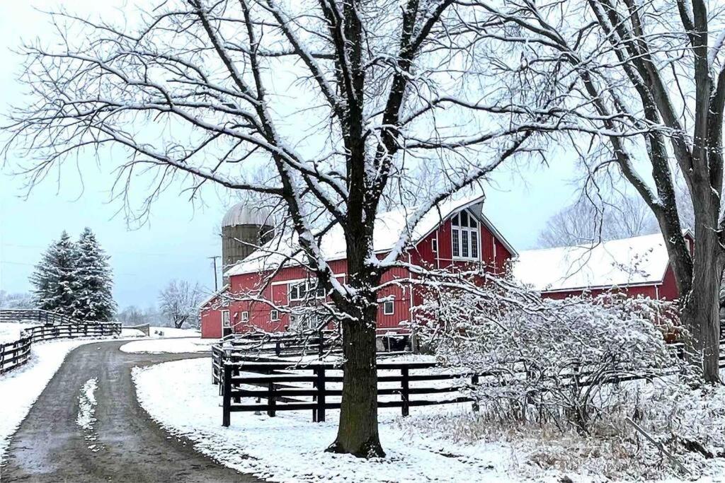 Beautifully restored five bedroom historic barn - Housity