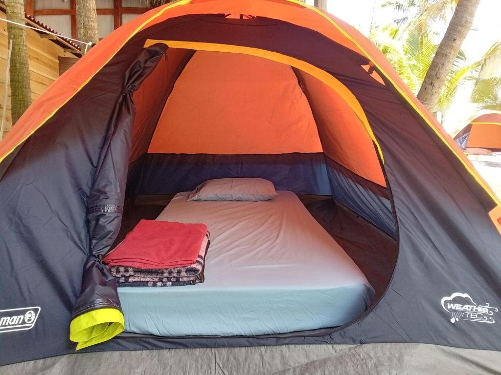 Postel nebo postele na pokoji v ubytování Chavez Eco Beach Camping and Cabañas
