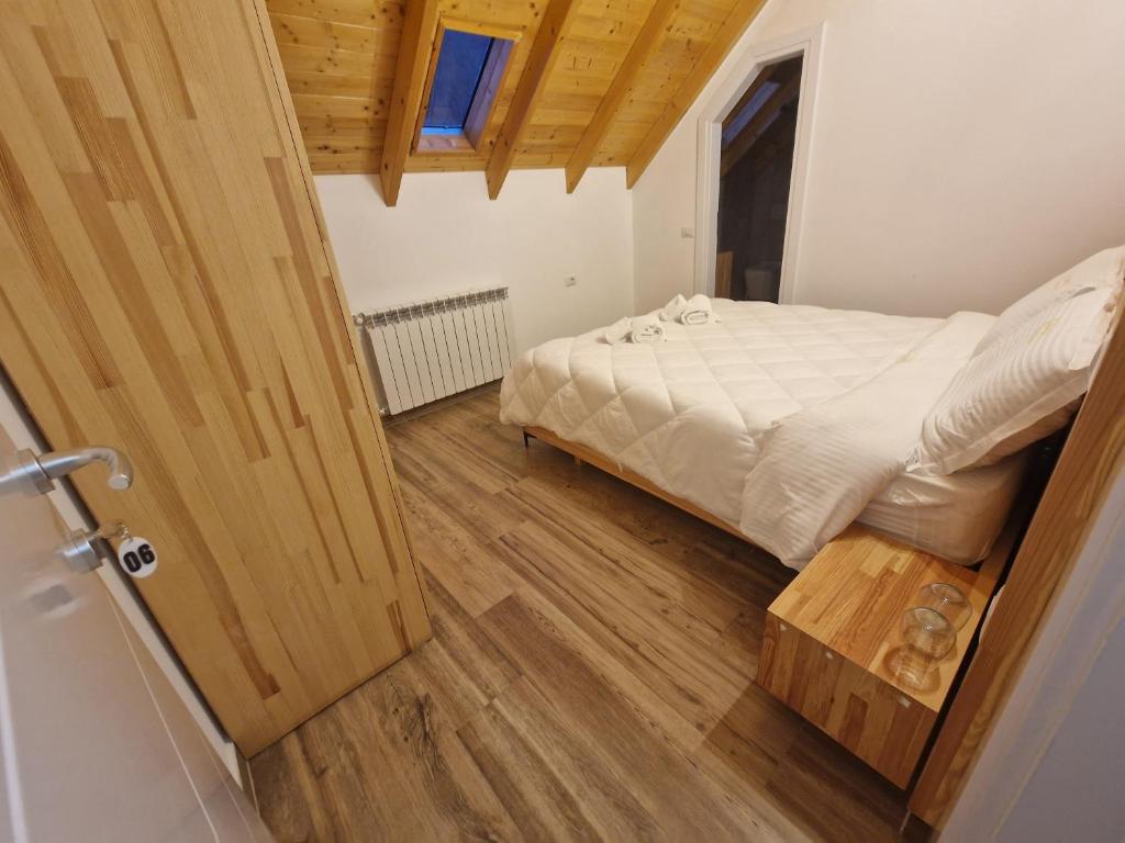 Postel nebo postele na pokoji v ubytování HANI CEPIT