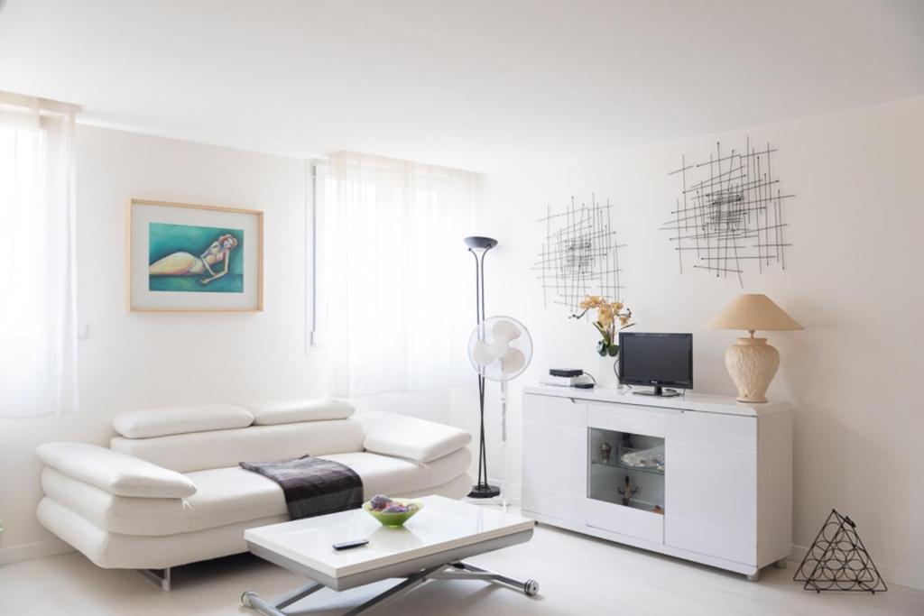Spacious and very bright apartment