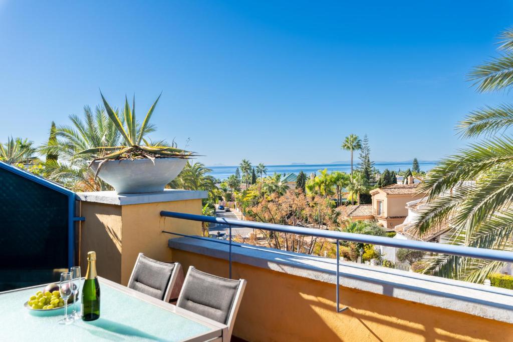 Bahia de Marbella - 3 bedroom beach apartment with sea view