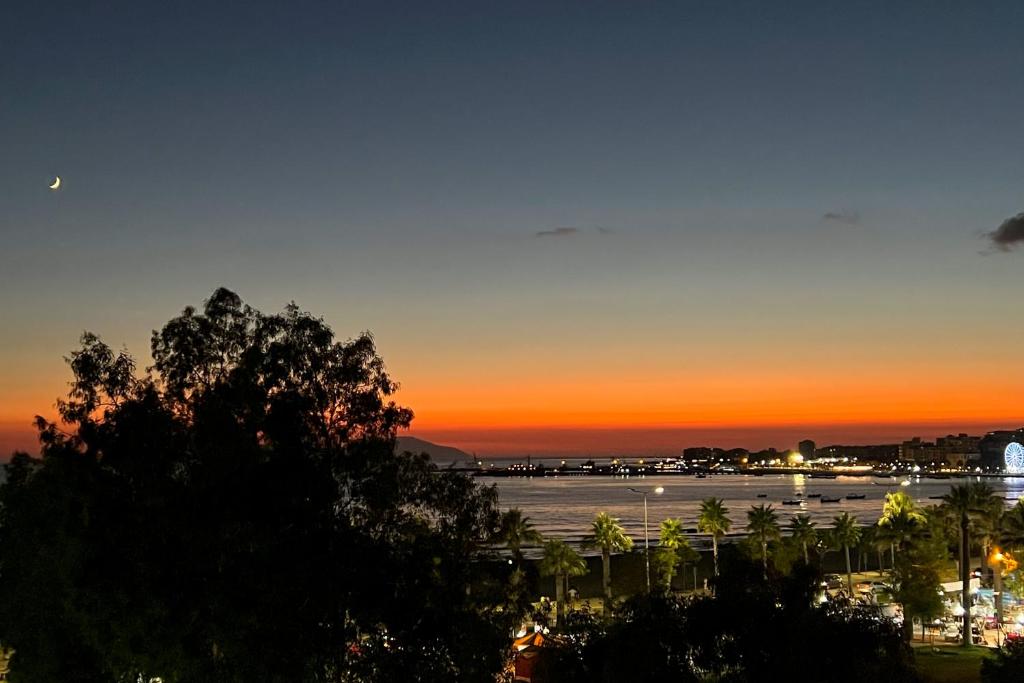 SeaLaVita, Modern 2 BR Apartment Sea & Sunset View - Image 3