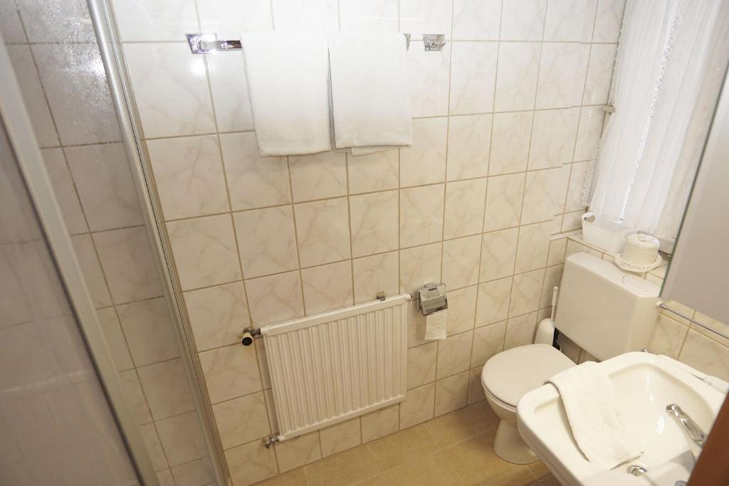 Koupelna v ubytování Haus Regner