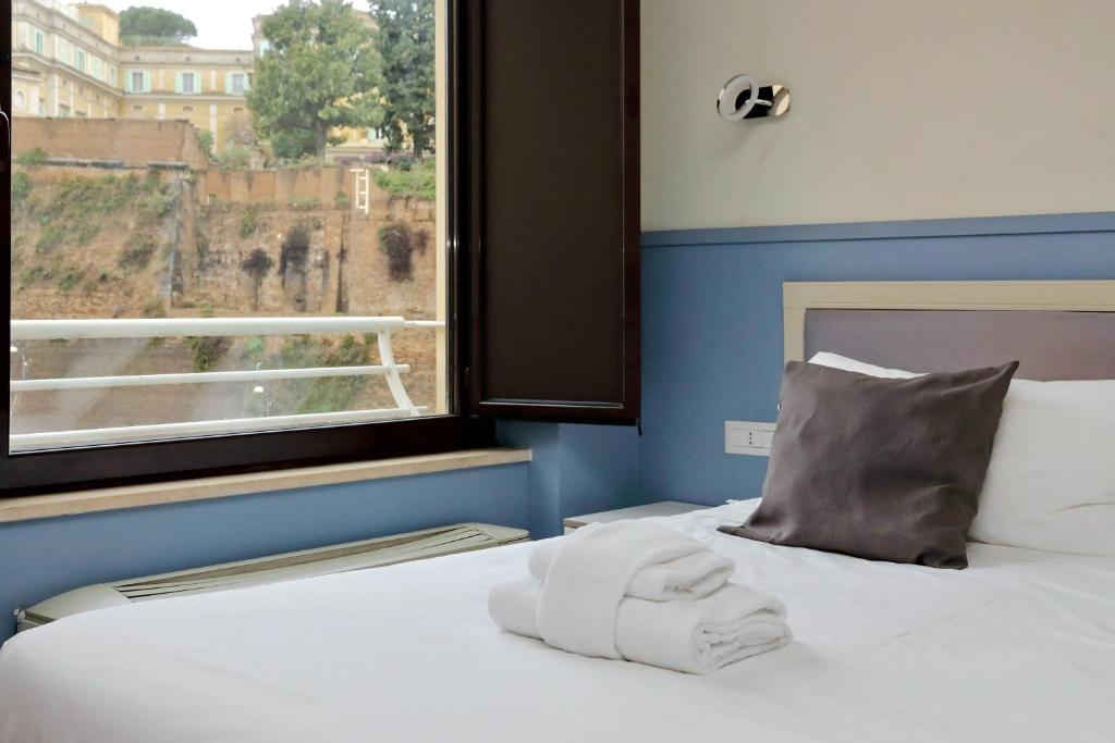 A bed or beds in a room at San Pietro Maison