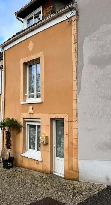 Budova, v ktorej sa apartmán nachádza
