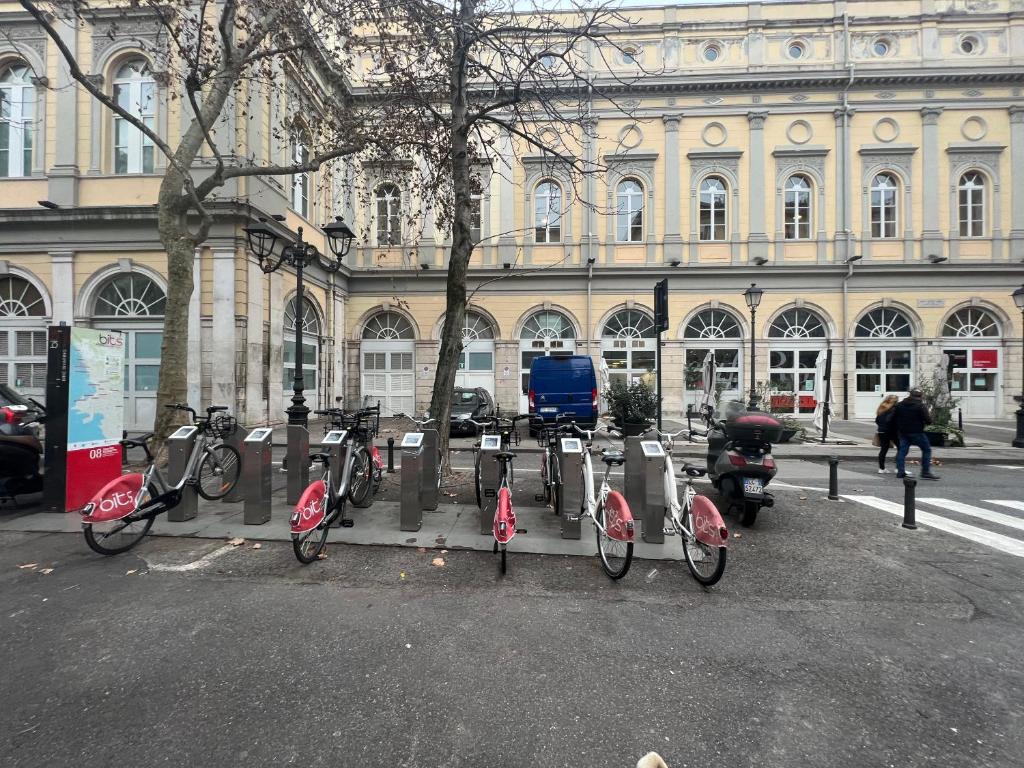 Fotografia z galérie ubytovania Alla Scalinata del Teatro Rossetti parcheggio v destinácii Trieste