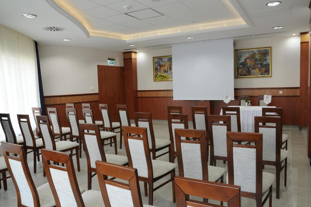 Posezení v ubytování Garden Hotel Wellness és Konferencia