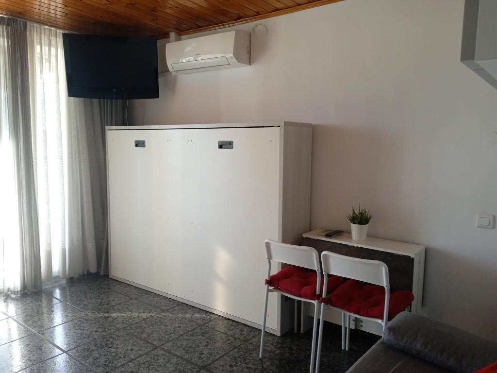 TV a/nebo společenská místnost v ubytování R&G Pineda Apartamento