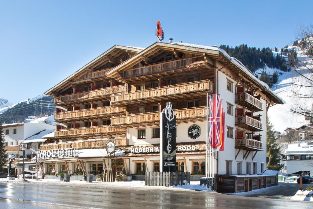 Nespecifikovaný výhled na hory nebo výhled na hory při pohledu z hotelu