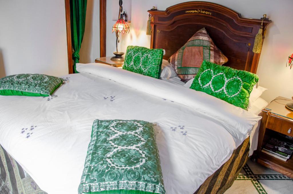 Postel nebo postele na pokoji v ubytování Riad Esmeralda