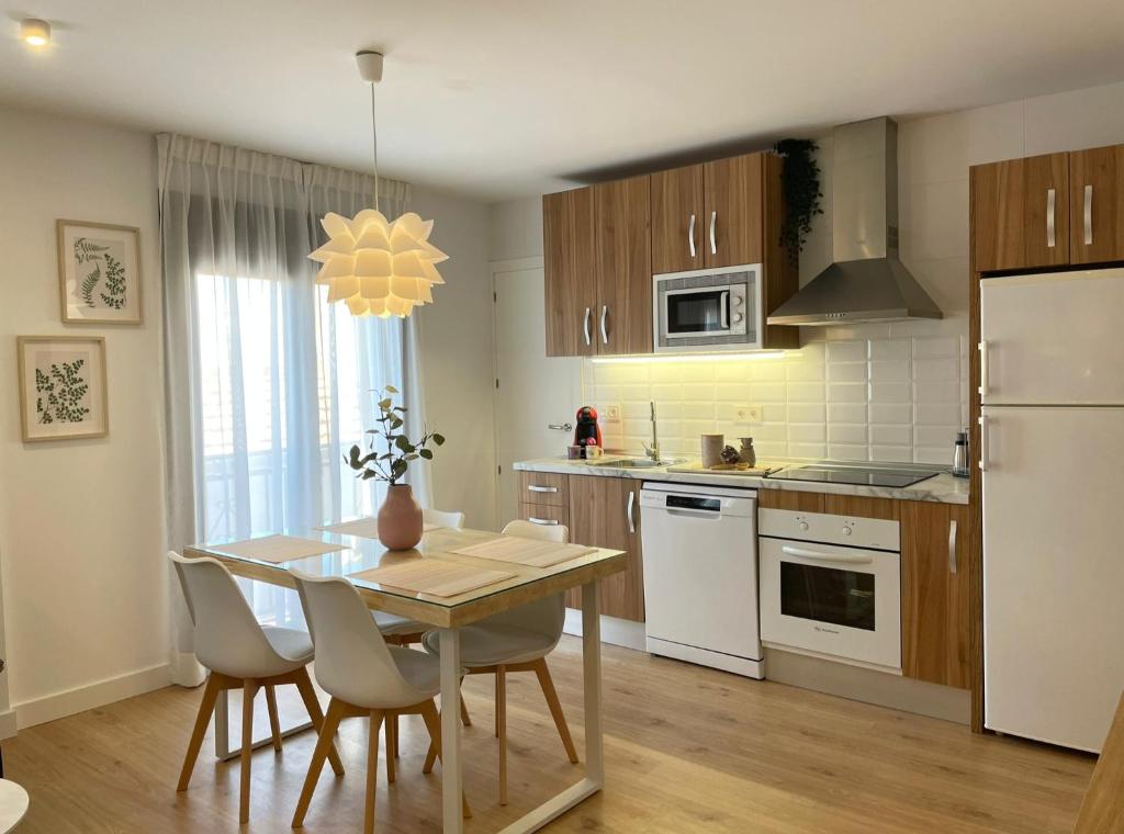 a kitchen with a table and chairs and a refrigerator at BAEZA GOLDEN in Baeza