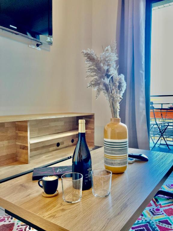 Televízia a/alebo spoločenská miestnosť v ubytovaní Bastia sud , Quartier residentiel