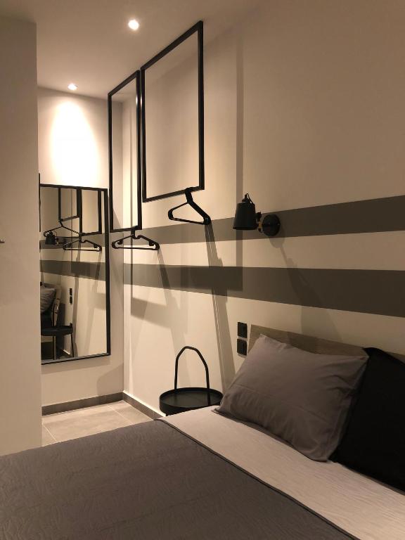 Postel nebo postele na pokoji v ubytování siviri suites