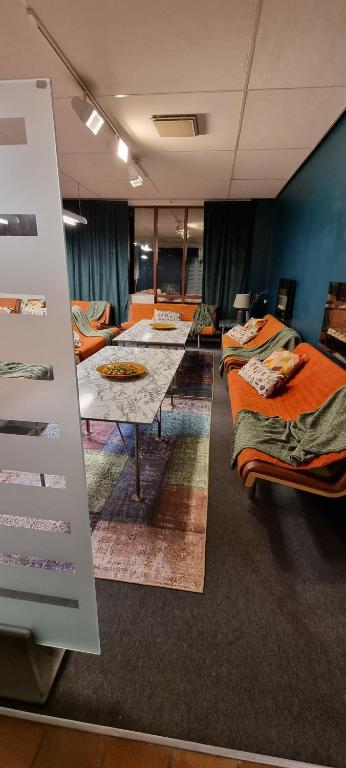 Postel nebo postele na pokoji v ubytování Hotell Tre Systrar