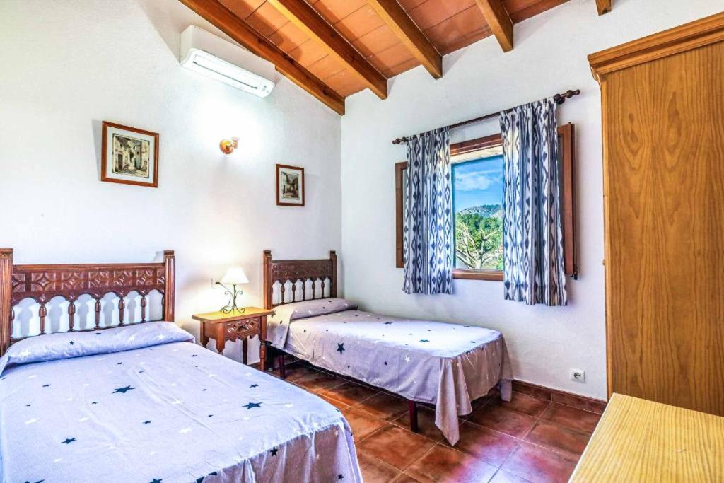 A bed or beds in a room at Can Bachio
