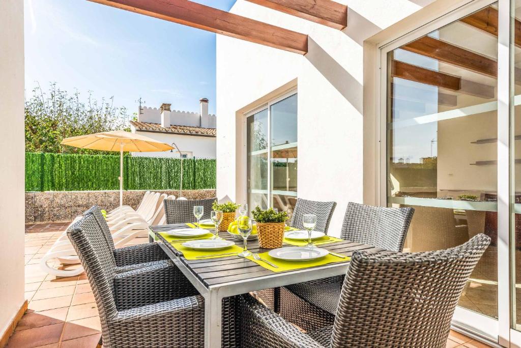 Patio alebo iná vonkajšia časť ubytovania Villa Elena