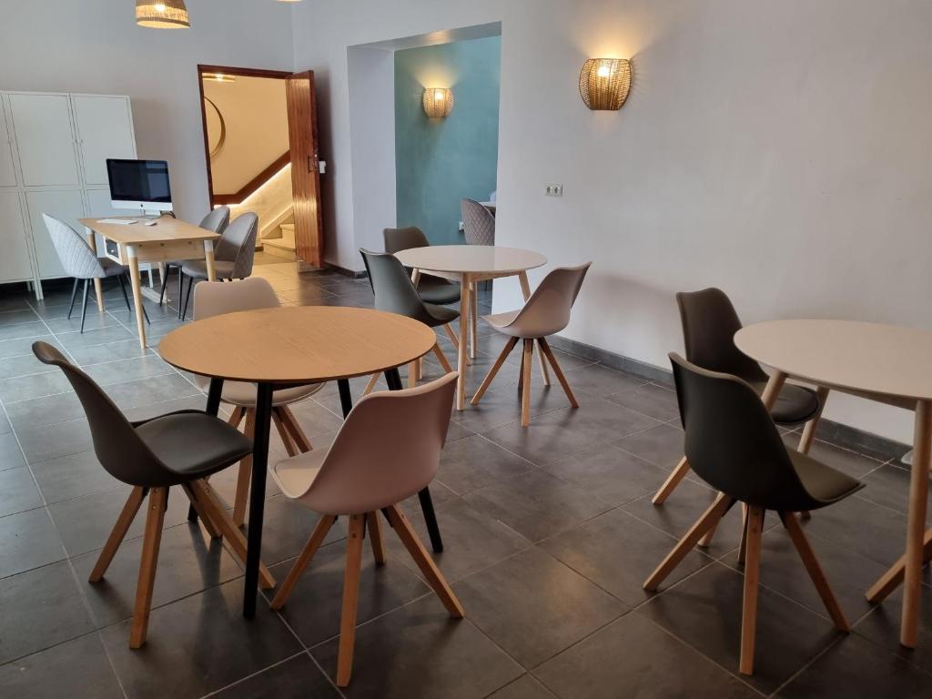 TV a/nebo společenská místnost v ubytování Compass House