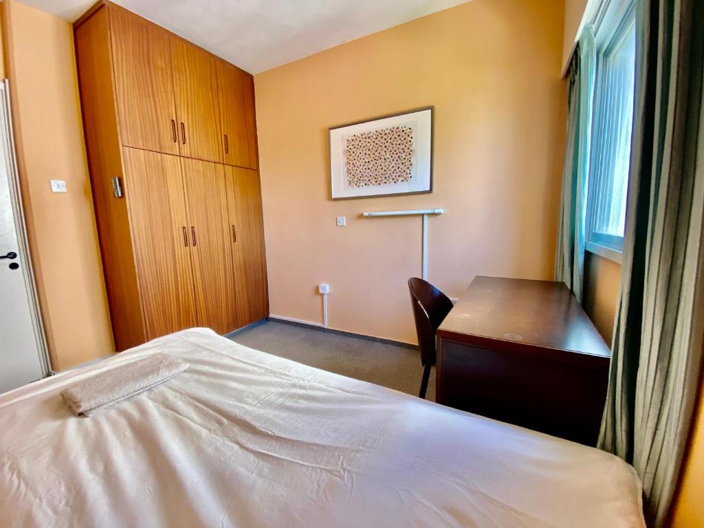 Postel nebo postele na pokoji v ubytování private room in a shared flat at best location
