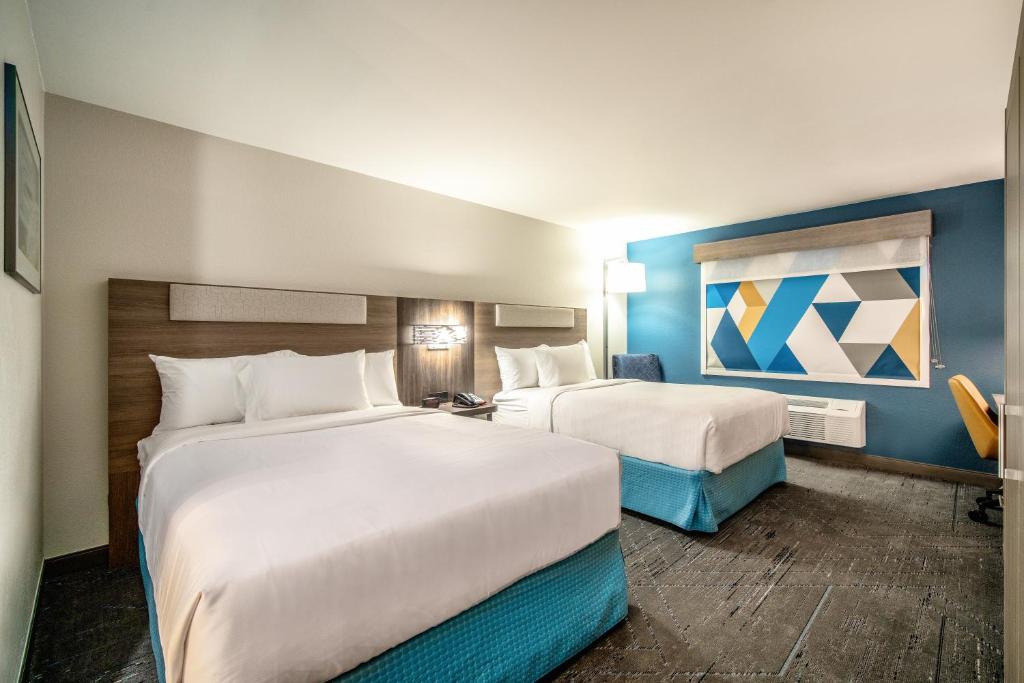 Postel nebo postele na pokoji v ubytování Holiday Inn Express & Suites Phoenix - Mesa West by IHG