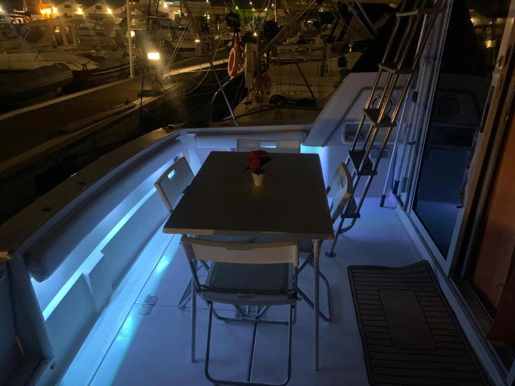 Balkón nebo terasa v ubytování Giorgia House Boat