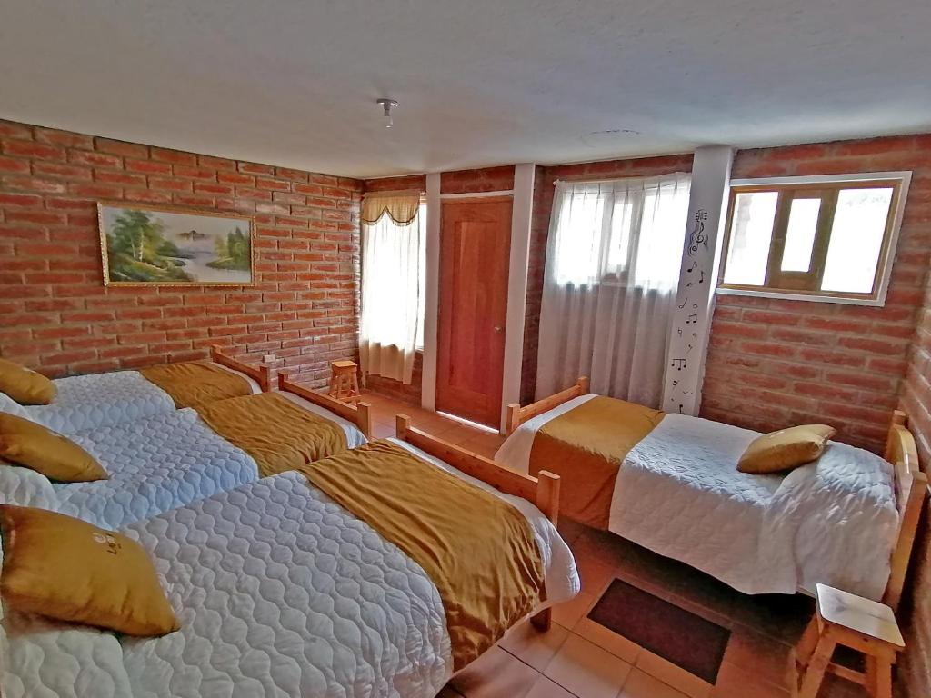 Postel nebo postele na pokoji v ubytování Lagoon Hotel Chugchilan