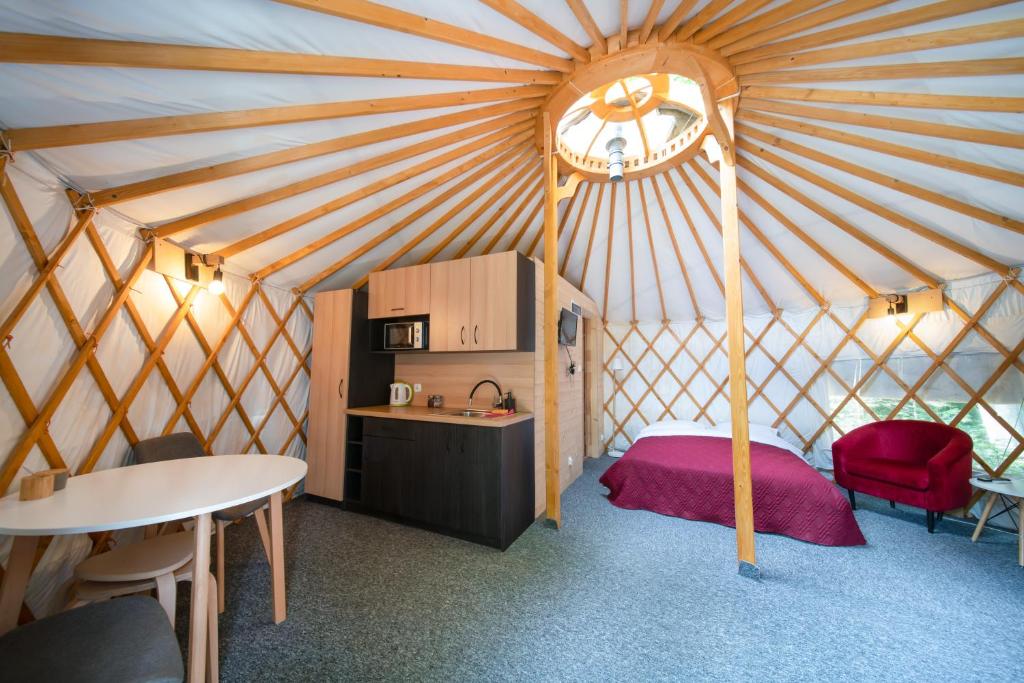 TV a/nebo společenská místnost v ubytování Glamping Dolina