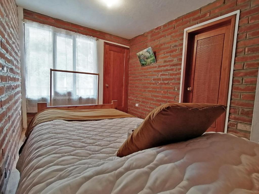 Postel nebo postele na pokoji v ubytování Lagoon Hotel Chugchilan